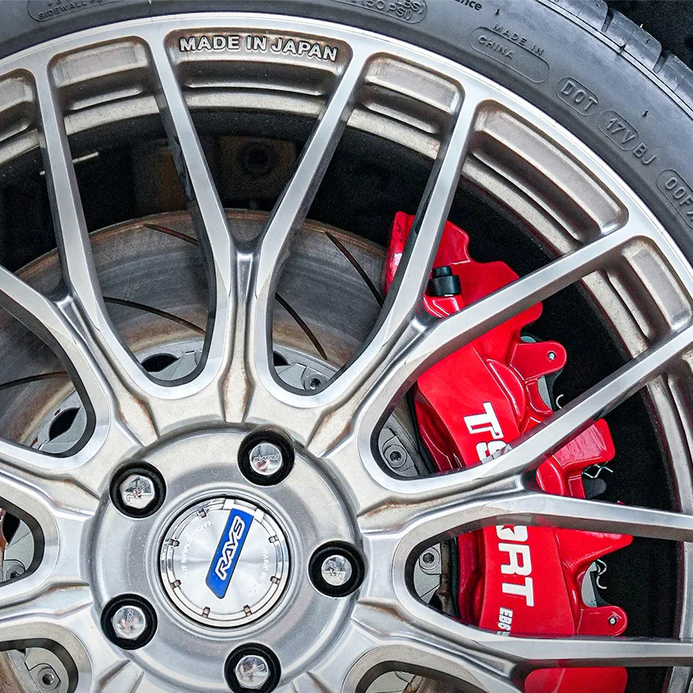 A red TTSPORT EB6 6-piston big brake kit is installed on the 18" front wheel.